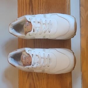 Womens casual shoes